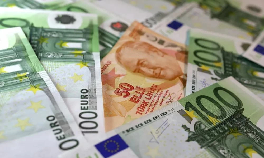 «Περίεργο» άρθρο του Politico: Η ΕΕ να επιτρέψει στην Τουρκία να χρησιμοποιήσει το ευρώ!